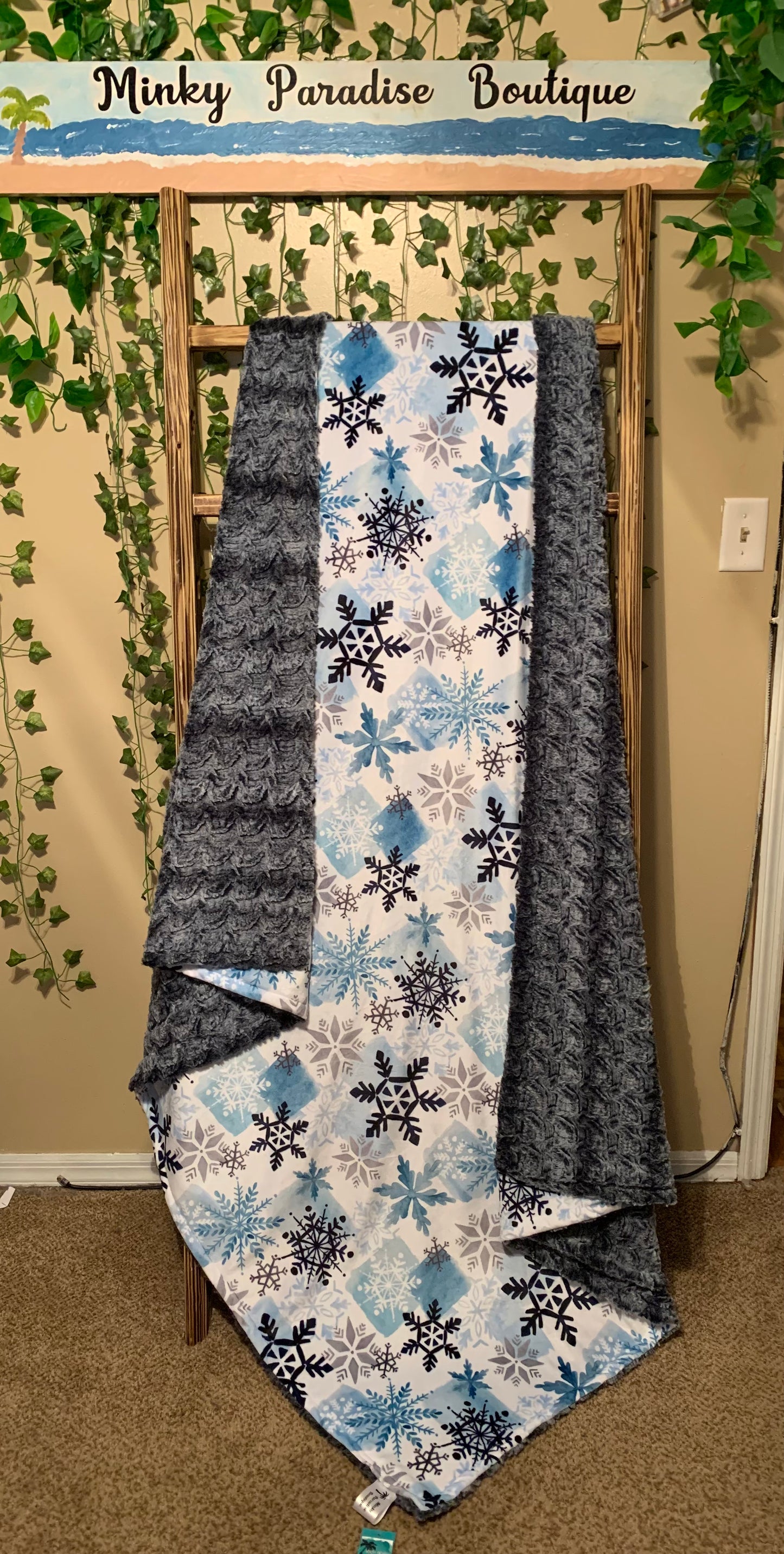 Snowflake print/ navy Paloma